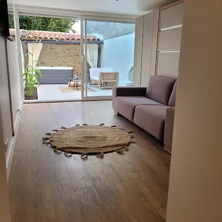 Lieu Unique Coeur De Avec Terrasse Et Jacuzzi Daire Cahors