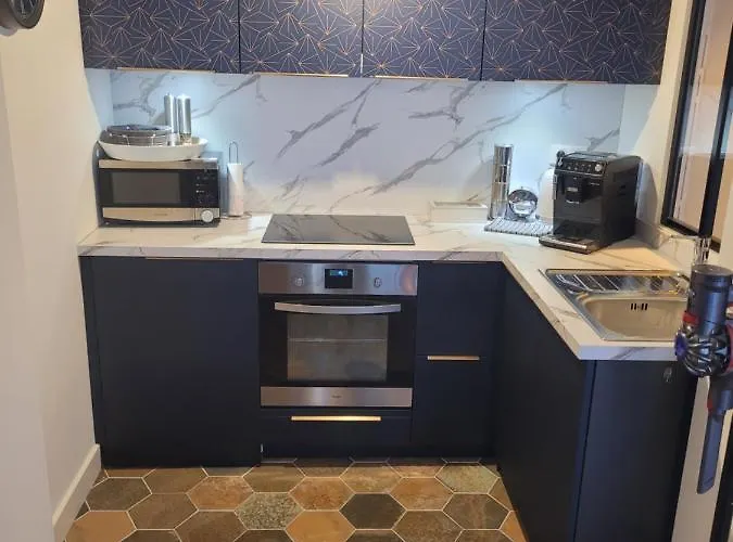 Lieu Unique Coeur De Avec Terrasse Et Jacuzzi 아파트 카오르